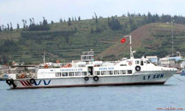 Cảnh sát theo tàu cao tốc 'hộ tống' đề thi ra đảo Lý Sơn
