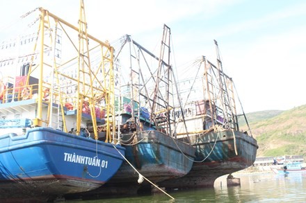 Tàu vỏ thép ngư dân Bình Định hư hỏng