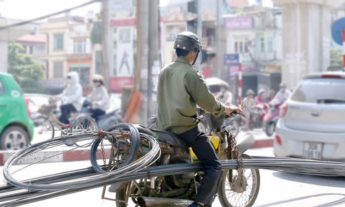 Cơ quan chức năng của TP Hà Nội cho rằng, hơn một nửa trong tổng số 5,2 triệu xe máy trên địa bàn thành phố đã sử dụng lâu năm. Ảnh minh hoạ