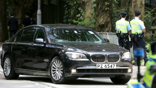 Ông Tập và các quan chức tháp tùng di chuyển trên những chiếc BMW 7 Series khi ở Hong Kong. Ảnh: SCMP.