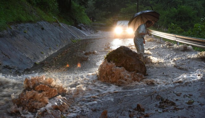 Một con đường bị lũ quét qua tại tỉnh Oita, miền nam Nhật Bản, ngày 5/7 - Ảnh: Reuters