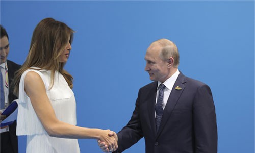 Vợ Trump phá vỡ định kiến 'bình hoa di động' tại G20