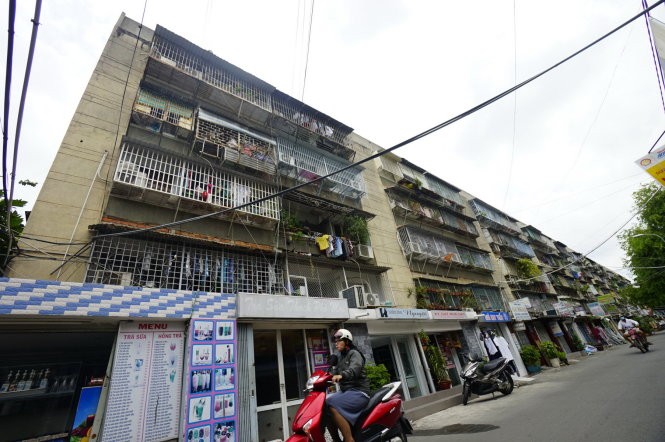 Nhiều người dân thuê căn hộ thuộc sở hữu nhà nước tại cư xá Thanh Đa (Q.Bình Thạnh, TP.HCM) chờ tháo gỡ vướng mắc để được mua nhà
