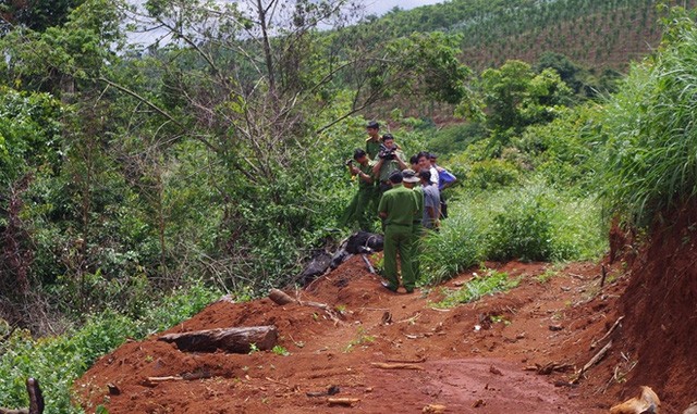 Công an tỉnh Đắk Nông đang tiến hành khám nghiệm một vụ án trên địa bàn