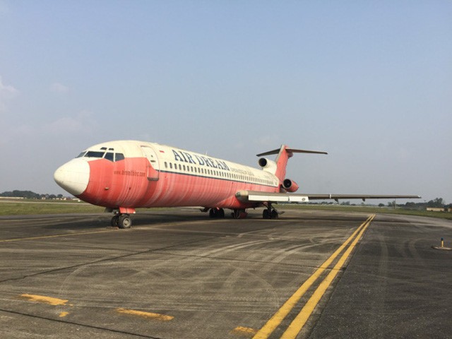 Máy bay Boeing vô chủ trên sân bay Nội Bài. Ảnh: Người Lao Động. 