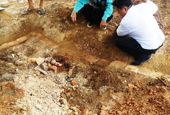 Con cháu Nguyễn Phước Tộc sau khi tìm thấy huyệt mộ này kèm tấm bia chữ Hán có nguyện vọng muốn giữ lại để tôn tạo, nhưng chính quyền chỉ đạo cho di dời.