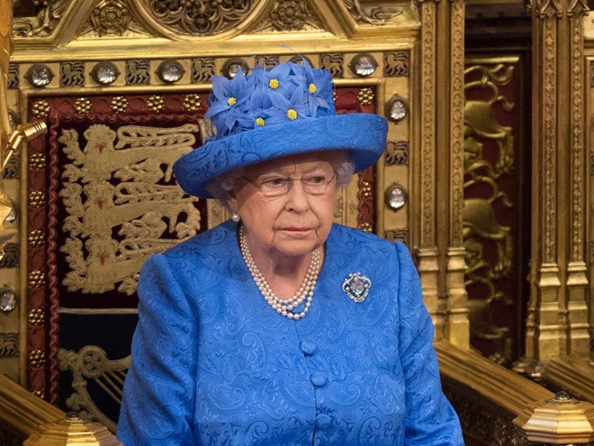 Nữ hoàng anh Elizabeth II vừa được chính phủ "tăng lương". Ảnh: BBC.