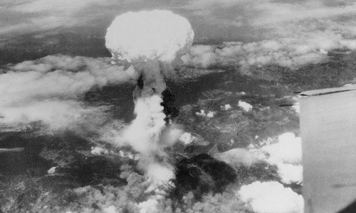 Quả bom nguyên tử phát nổ trên thành phố Nagasaki. Ảnh: Wikipedia.