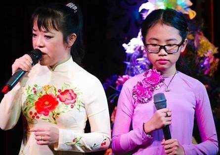 Ca sĩ Phương Mỹ Chi và cô út - bà Phương Quế Như - trong một lần đứng chung sân khấu trước đây.