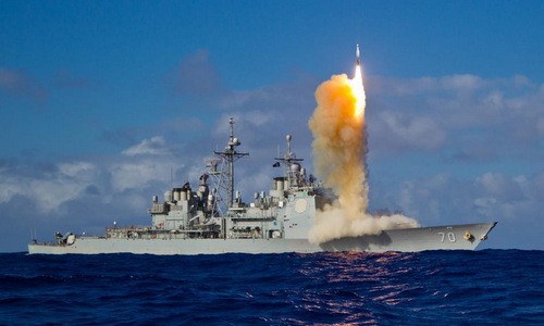 Tàu tuần dương Mỹ thử tên lửa SM-3 Block IIA. Ảnh: UPI.