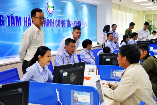 Người dân đến làm thủ tục hành chính tại trung tâm hành chính công tỉnh Đồng Nai 