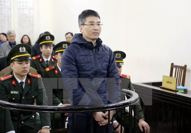 Bị cáo Giang Kim Đạt, nguyên quyền Trưởng phòng kinh doanh Vinashinlines đứng trước vành móng ngựa trong phiên tòa sơ thẩm hồi tháng 1. 