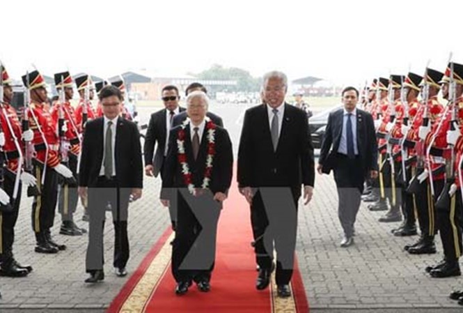 Lễ đón Tổng Bí thư Nguyễn Phú Trọng tại sân bay Quốc tế Soekarno-Hatta. (Ảnh: Trí Dũng/TTXVN)