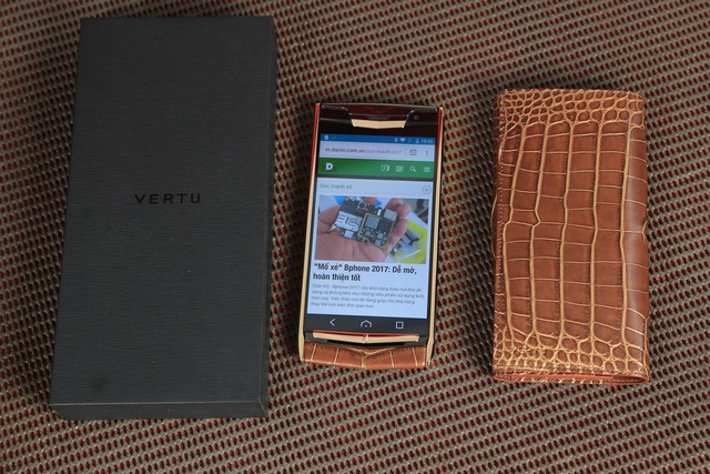 Vertu New Signature Touch - The Floating Seahorse