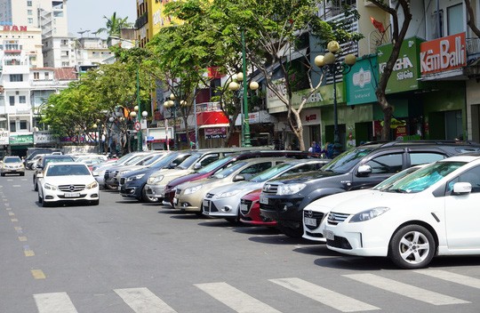 Đường Phan Bội Châu - một trong những tuyến đường được thực hiện thí điểm mô hình đỗ xe trả phí qua điện thoại