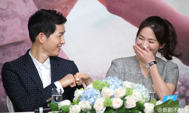 Song Hye Kyo và Song Joong Ki luôn thân mật trong các sự kiện.
