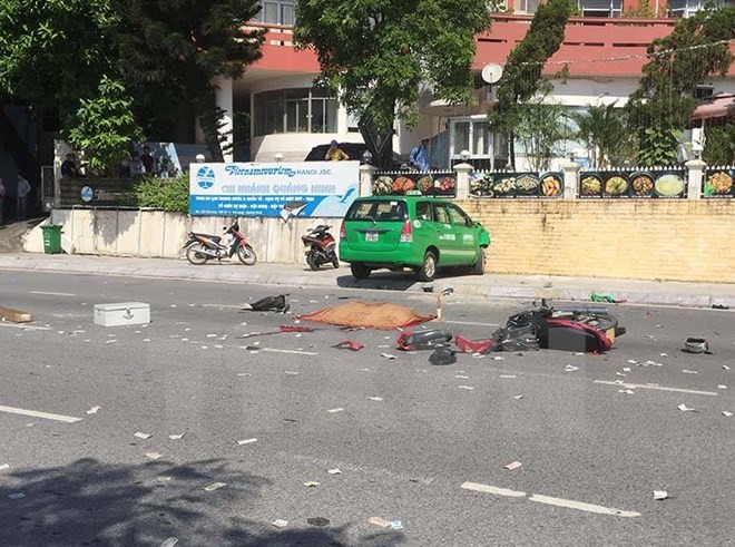 Hiện trường vụ hai taxi vượt ẩu gây tai nạn làm một người tử vong tại tỉnh Quảng Ninh sáng 2/9.