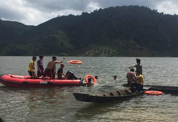 Lâm Đồng: 2 học sinh đuối nước khi chèo thuyền trên hồ thủy lợi
