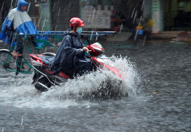 Thời tiết ngày 2/8: Bắc Bộ có mưa rào và dông diện rộng
