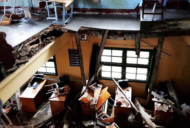 Lâm Đồng: 10 em học sinh chấn thương do sập sàn phòng học