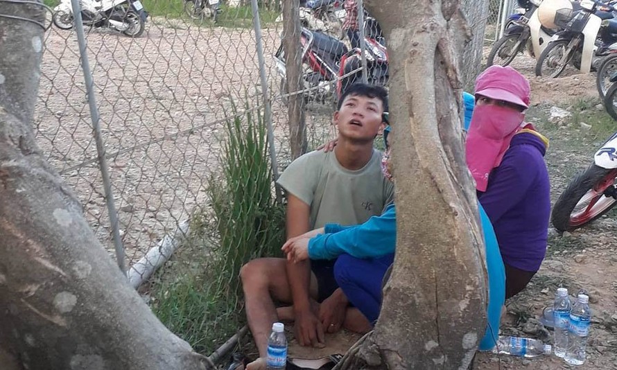 Nghệ An: Người chồng chết lặng nghe tin vợ bầu ôm 2 con nhỏ tự vẫn