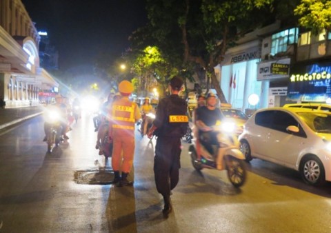 Lực lượng công an Hà Nội ra quân kiểm tra, trấn áp tội phạm toàn thành phố
