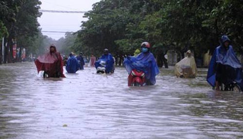 Mưa lớn diện rộng gây lũ lụt tại Nam Trung Bộ