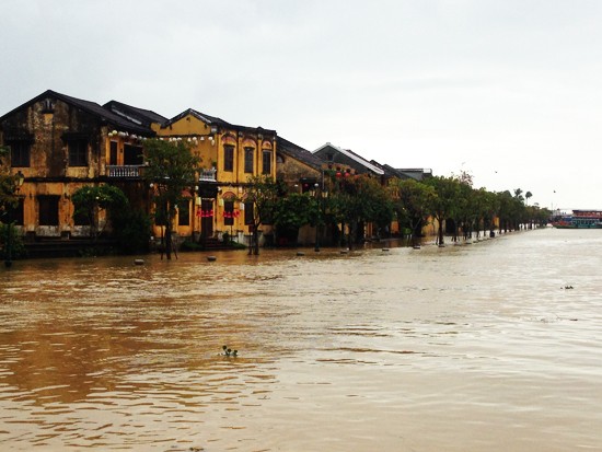 TP Hội An xảy ra ngập lụt nghiêm trọng. Ảnh: Báo Quảng Nam
