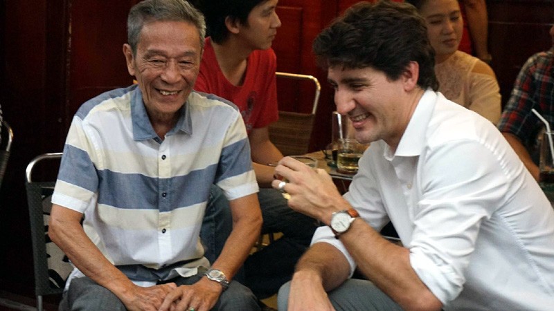Những phút giản dị của Thủ tướng Canada tại Việt Nam. Ảnh: Vietnamnet