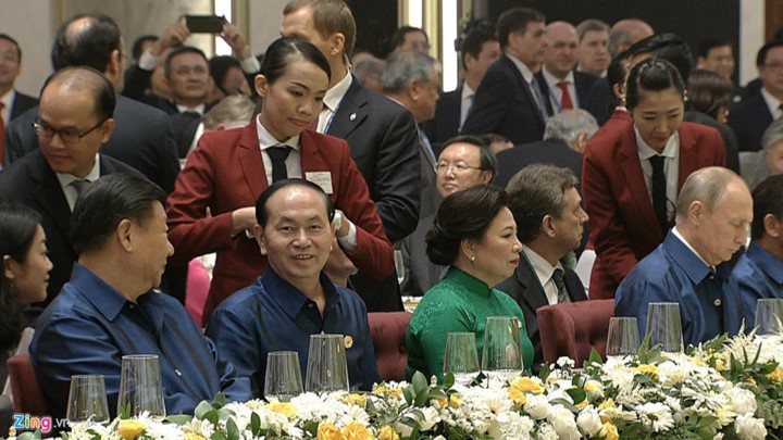 Chủ tịch nước Trần Đại Quang cùng phu nhân ngồi gần Tổng thống Nga Putin và Chủ tịch Trung Quốc Tập Cận Bình. Ảnh: Zin