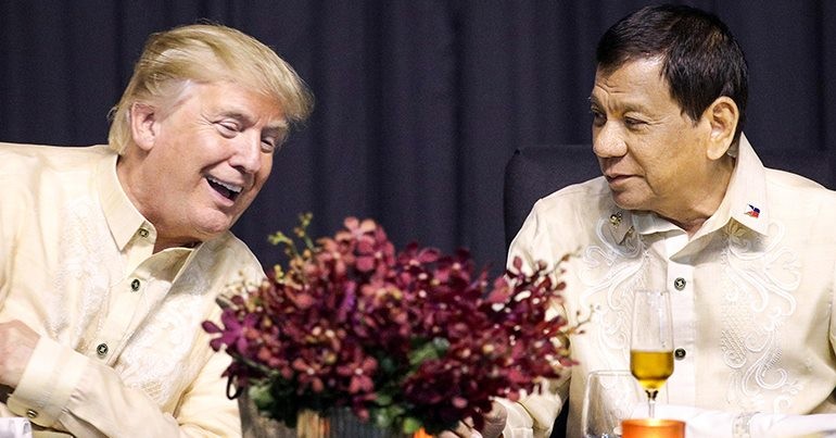 Tổng thống Trump tỏ ra thân mật với người đồng cấp Duterte