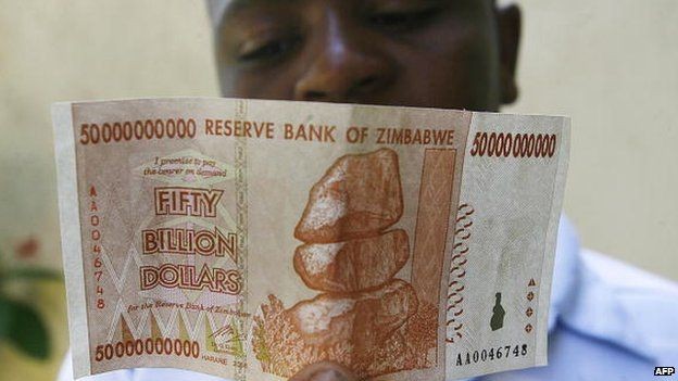 Để quân đội tiếp quản, Zimbabwe 'mất trắng' hàng tỷ USD