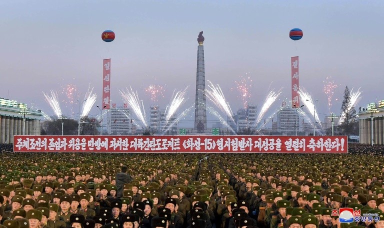 Triều Tiên bắn pháo hoa ăn mừng phóng thành công tên lửa