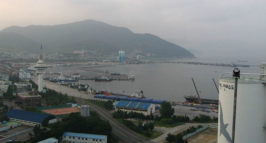 Hàn Quốc kiểm tra tàu nghi vận chuyển dầu cho Triều Tiên