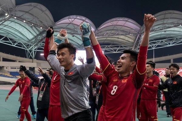 Các cầu thủ U23 Việt Nam ăn mừng sau chiến thắng trước U23 Iraq. Ảnh: Vietnamnet