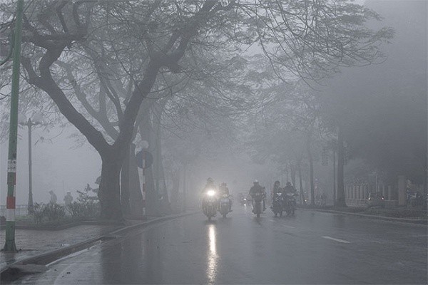 Bắc Bộ chìm trong mưa phùn và sương mù, Nam Bộ xuất hiện mưa dông