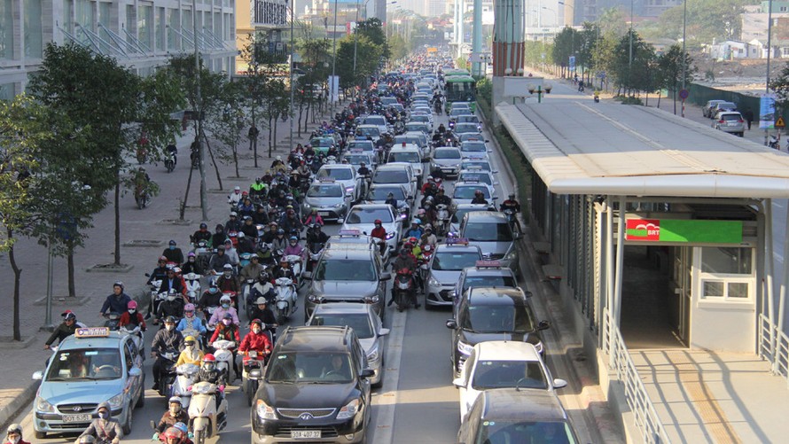 Hà Nội: Đề xuất cho phương tiện khác đi vào làn BRT từ 23h-4h 
