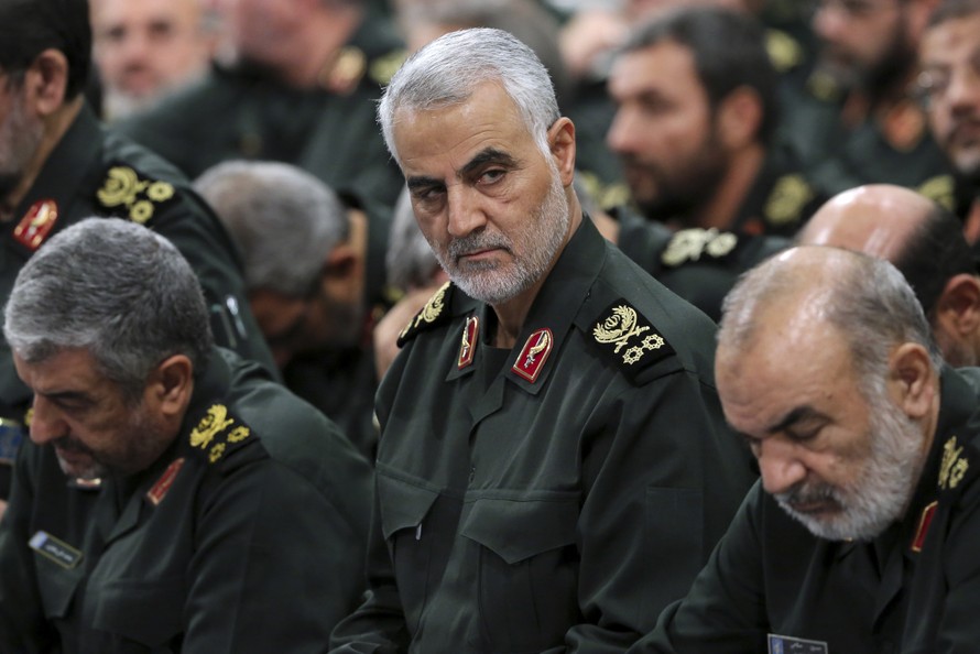 Thiếu tướng Qassem Soleimani (giữa). Ảnh: Sputnik