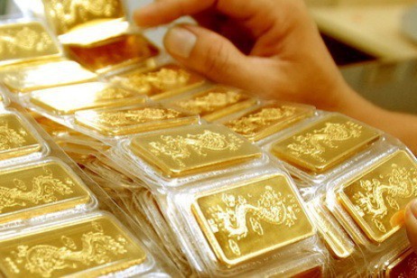 Giá vàng ngày 4/4: Biến động chính trị khiến nhà đầu tư đổ xô mua vàng