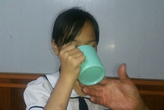 Hải Phòng: Học sinh nói chuyện riêng, cô giáo bắt uống nước giặt khăn lau bảng