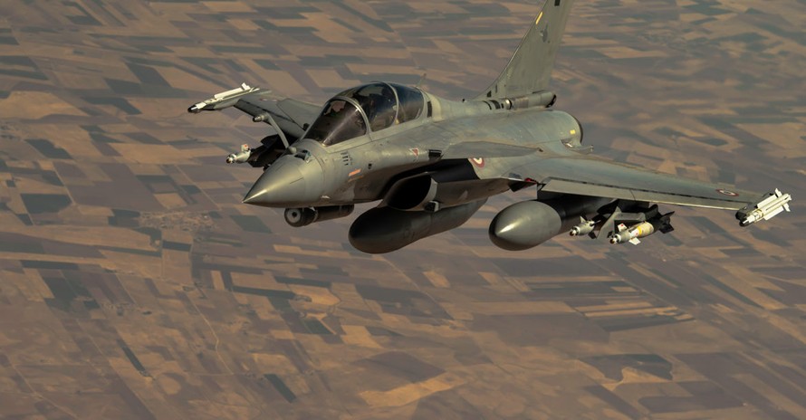 Pháp có thể điều động máy bay không kích Syria từ các căn cứ nội địa