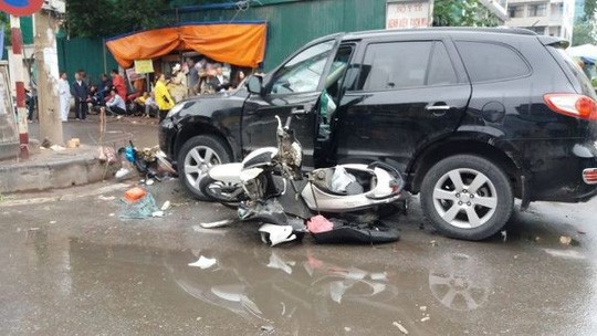 Vụ xe điên gây tai nạn trước cổng BV Bạch Mai: Người nhà nữ nạn nhân lên tiếng
