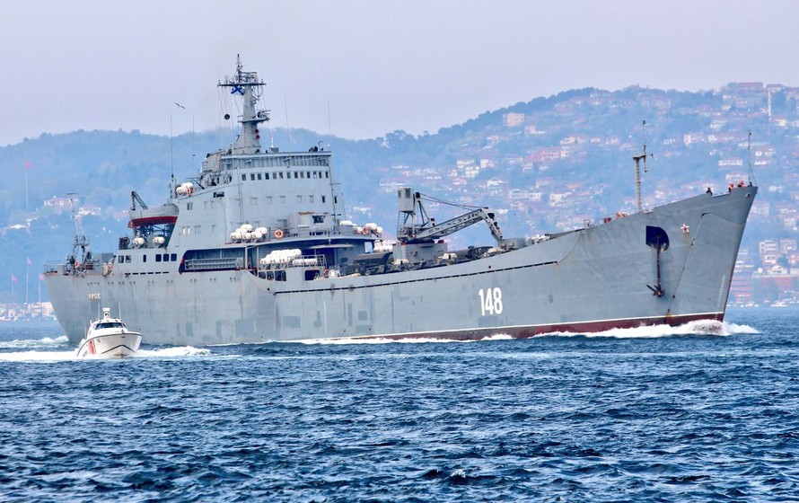 Nga điều động tàu chiến vận chuyển khí tài tới Syria 