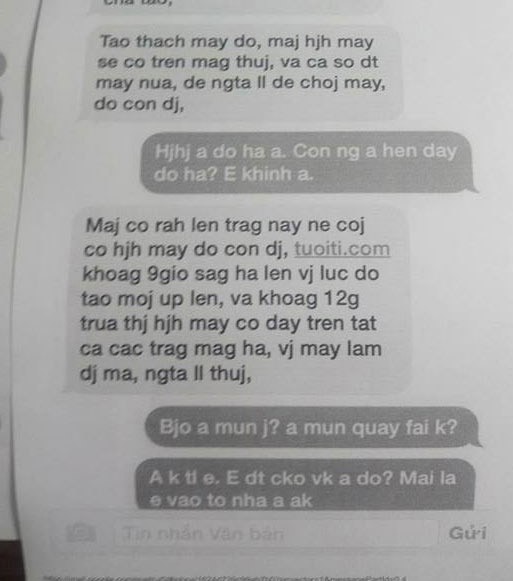 Nội dung tin nhắn tống tình giữa ông Đệ và chị T. Ảnh: Dân Việt
