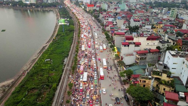 Người dân nghẹt thở rời khỏi Hà Nội trước kỳ nghỉ lễ