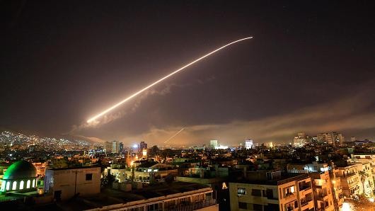 Pháp đe dọa sẽ tiếp tục không kích Syria 