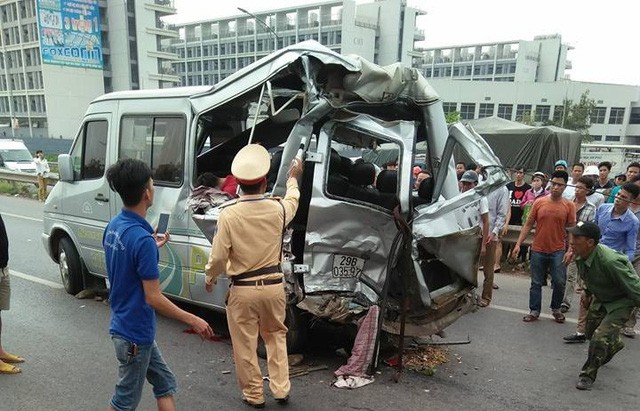 Tai nạn kinh hoàng trên cao tốc Hà Nội - Bắc Giang 