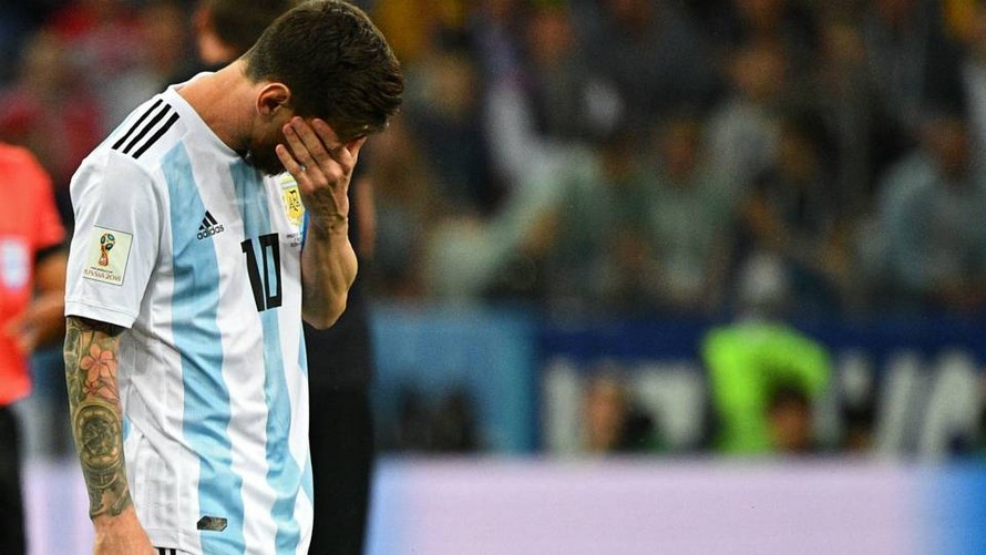 'Những lời chỉ trích đã khiến Messi bật khóc'