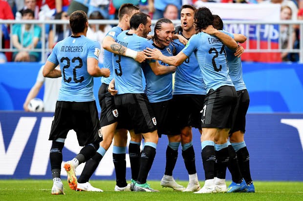 Thi đấu tưng bừng, Uruguay giật ngôi nhất bảng từ tay đội tuyển Nga
