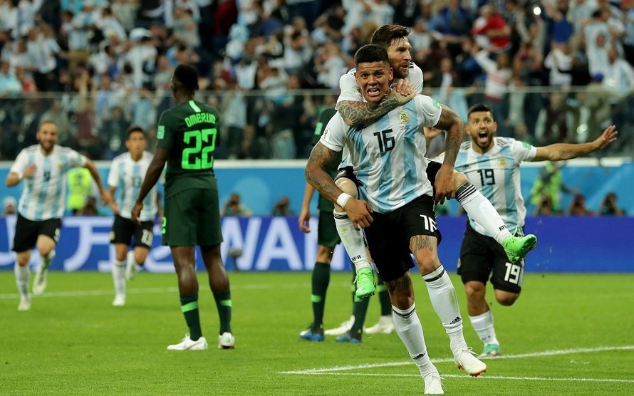 Messi và Rojo - 2 cầu thủ đã ghi bàn giúp Argentina lọt vào vòng 16 đội World Cup 2018.